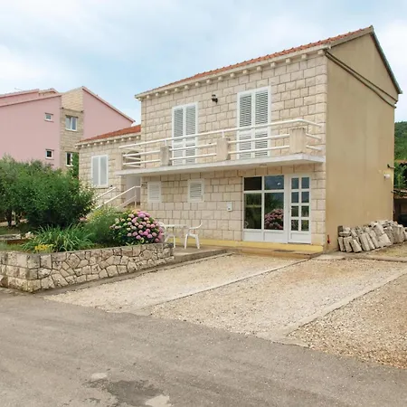 Two-bedroom In Račišće