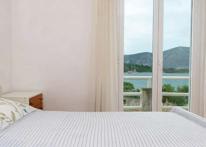 Two-bedroom In Račišće