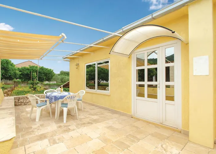 Two-bedroom In * Račišće