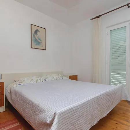 Two-bedroom In Račišće